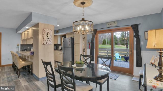 33 ROCK RIDGE RD, Lake Harmony, PA 18624
