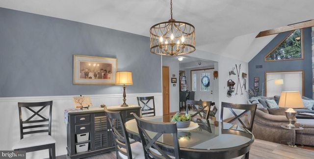 33 ROCK RIDGE RD, Lake Harmony, PA 18624