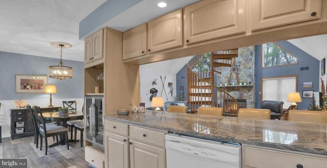 33 ROCK RIDGE RD, Lake Harmony, PA 18624