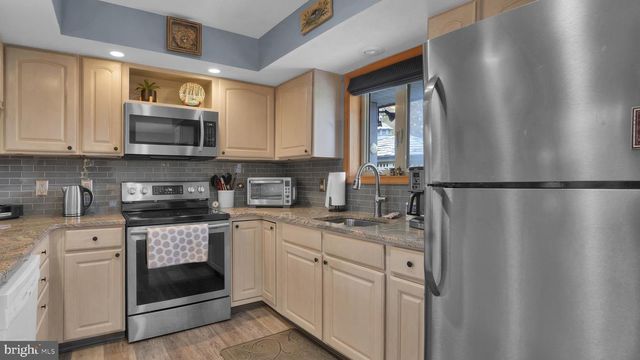 33 ROCK RIDGE RD, Lake Harmony, PA 18624