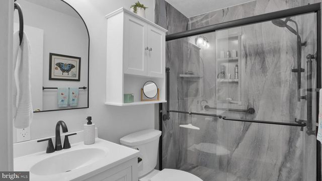33 ROCK RIDGE RD, Lake Harmony, PA 18624