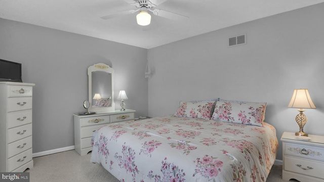 33 ROCK RIDGE RD, Lake Harmony, PA 18624
