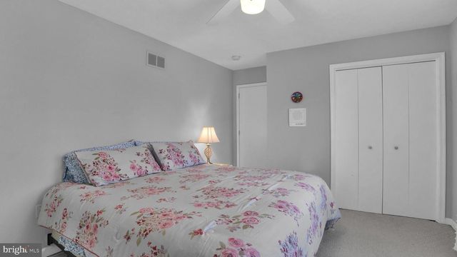 33 ROCK RIDGE RD, Lake Harmony, PA 18624