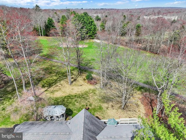 33 ROCK RIDGE RD, Lake Harmony, PA 18624
