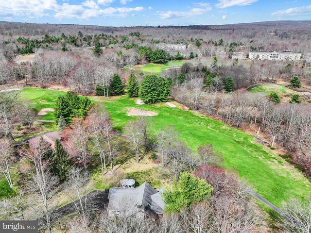 33 ROCK RIDGE RD, Lake Harmony, PA 18624