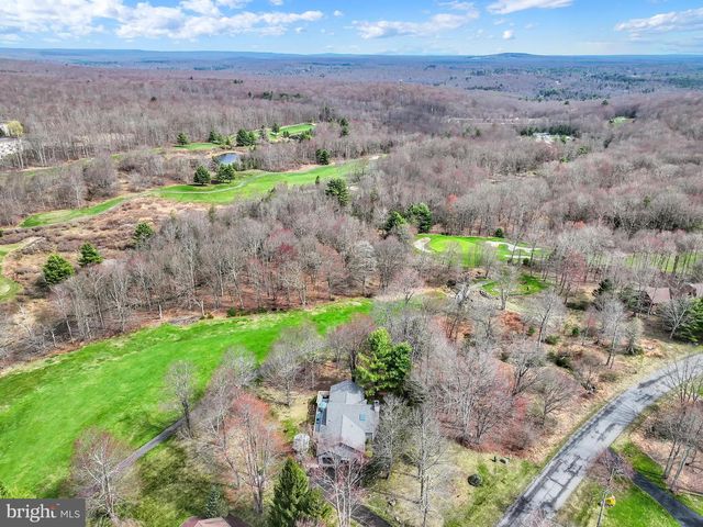 33 ROCK RIDGE RD, Lake Harmony, PA 18624