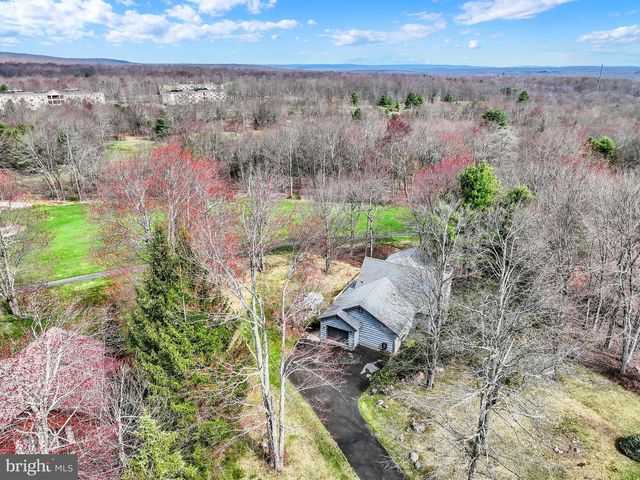 33 ROCK RIDGE RD, Lake Harmony, PA 18624