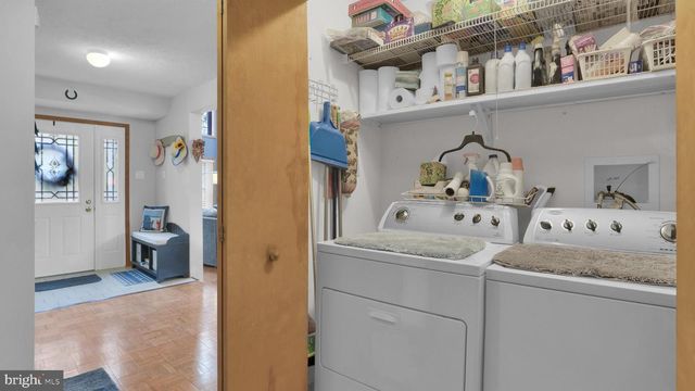 33 ROCK RIDGE RD, Lake Harmony, PA 18624