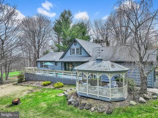 33 ROCK RIDGE RD, Lake Harmony, PA 18624