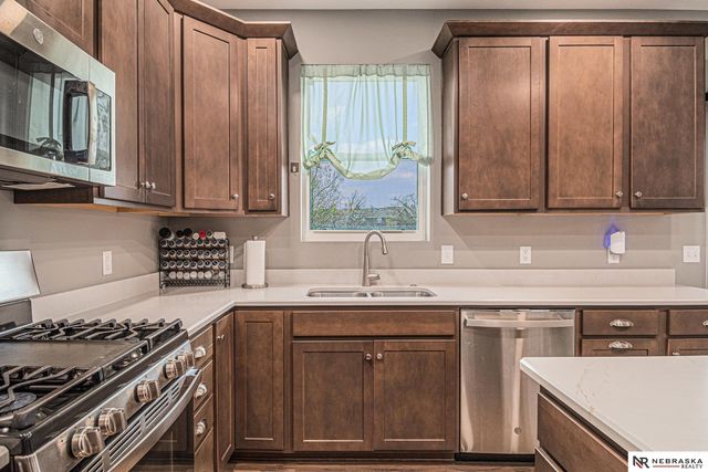 18514 Olive Circle, Omaha, NE 68136