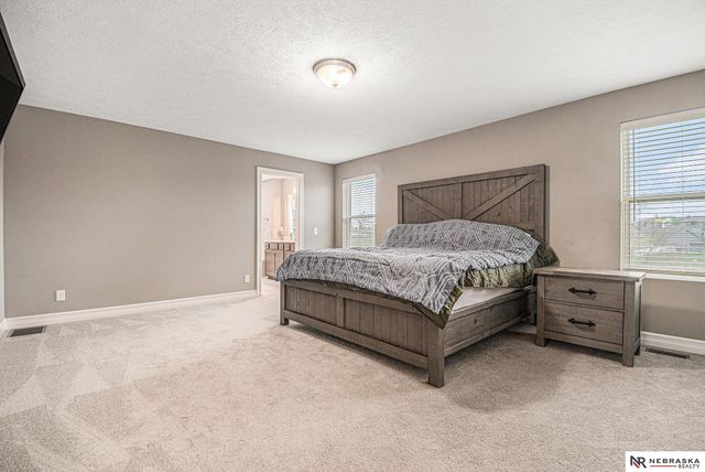 18514 Olive Circle, Omaha, NE 68136