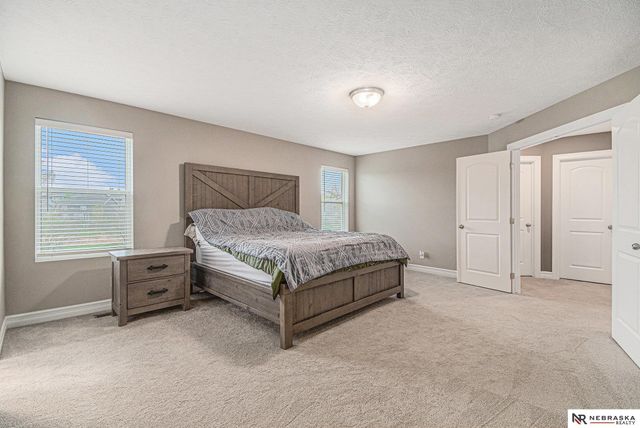 18514 Olive Circle, Omaha, NE 68136