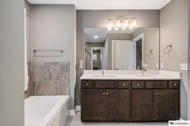 18514 Olive Circle, Omaha, NE 68136