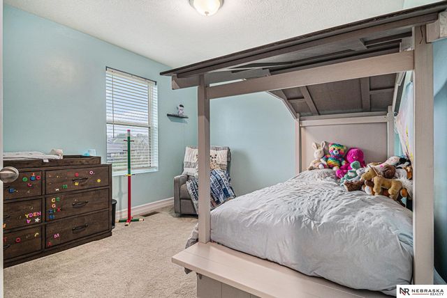 18514 Olive Circle, Omaha, NE 68136