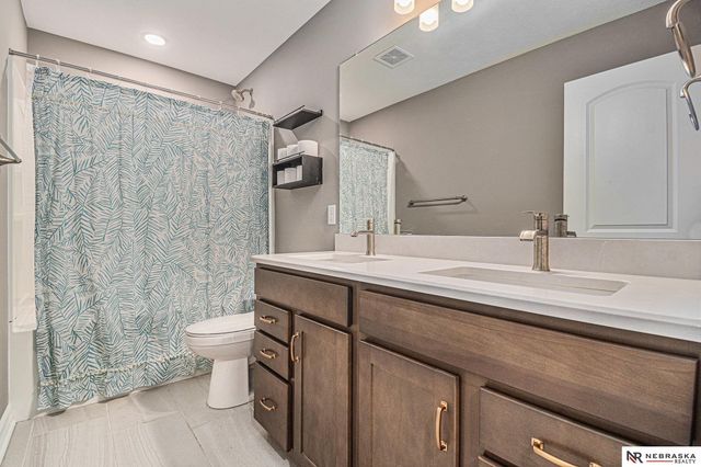 18514 Olive Circle, Omaha, NE 68136