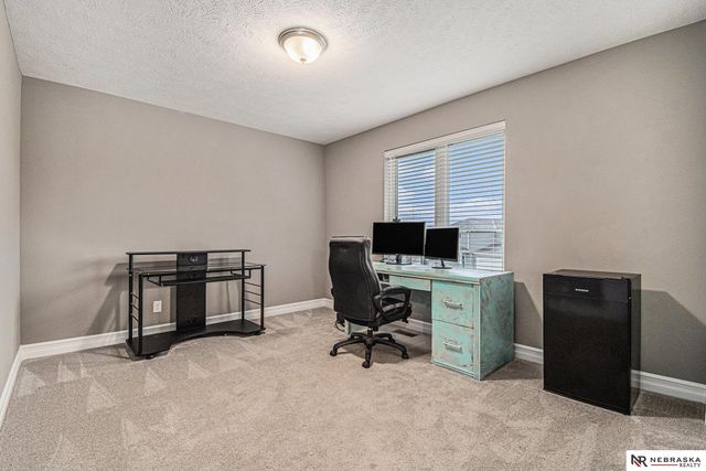 18514 Olive Circle, Omaha, NE 68136