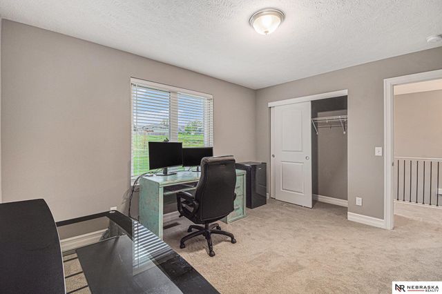 18514 Olive Circle, Omaha, NE 68136