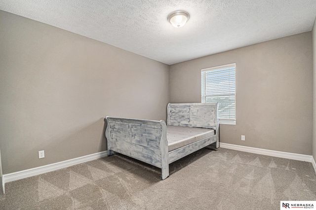 18514 Olive Circle, Omaha, NE 68136