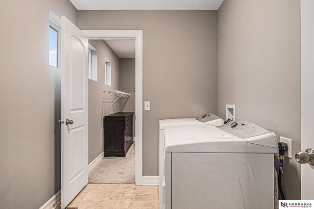 18514 Olive Circle, Omaha, NE 68136