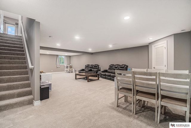 18514 Olive Circle, Omaha, NE 68136