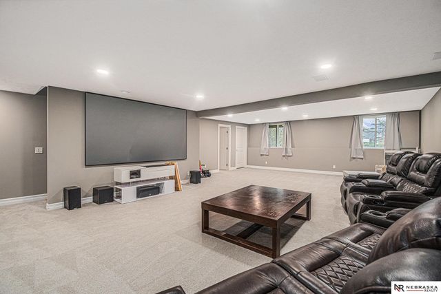 18514 Olive Circle, Omaha, NE 68136