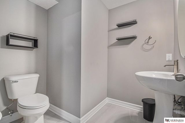 18514 Olive Circle, Omaha, NE 68136