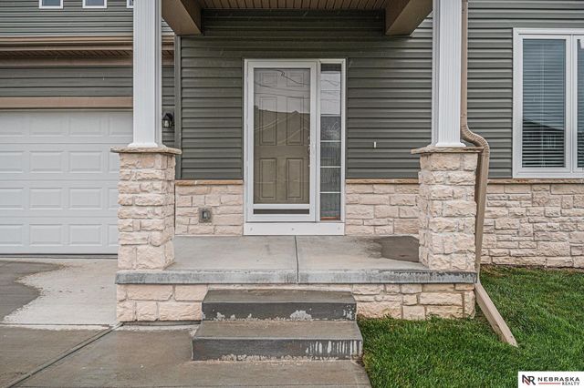 18514 Olive Circle, Omaha, NE 68136