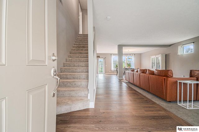 18514 Olive Circle, Omaha, NE 68136