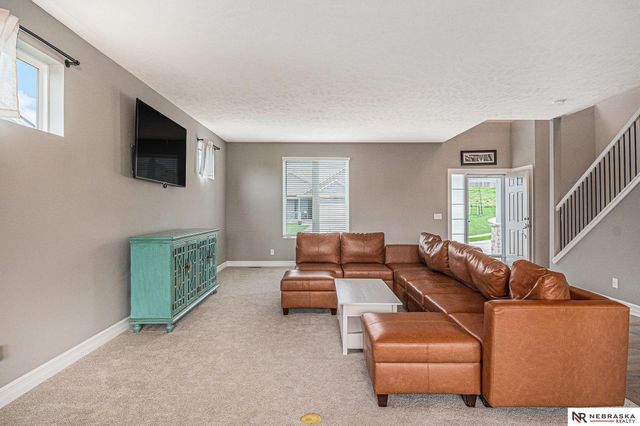 18514 Olive Circle, Omaha, NE 68136