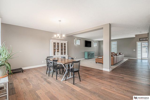 18514 Olive Circle, Omaha, NE 68136