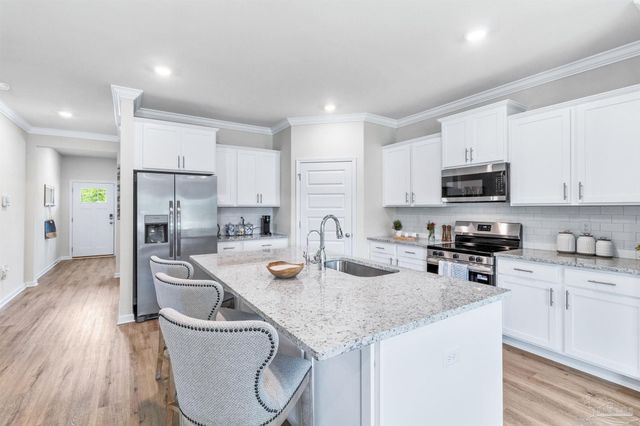 956 Legacy Oaks Dr, Pensacola, FL 32514