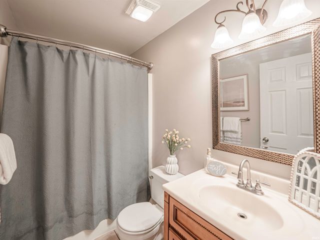 922 Forest Glen Drive, Evansville, IN 47712