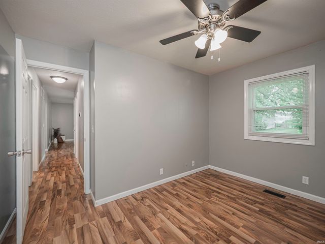 922 Forest Glen Drive, Evansville, IN 47712
