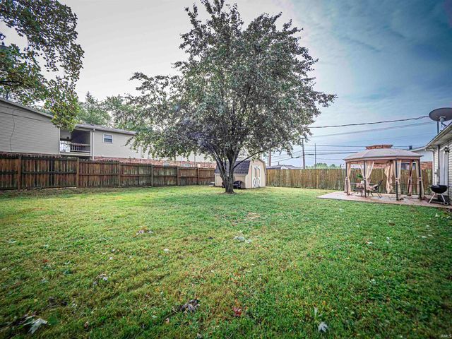922 Forest Glen Drive, Evansville, IN 47712