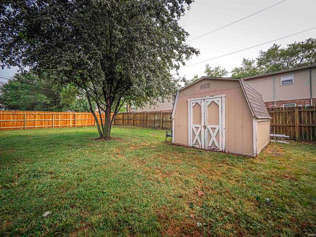 922 Forest Glen Drive, Evansville, IN 47712