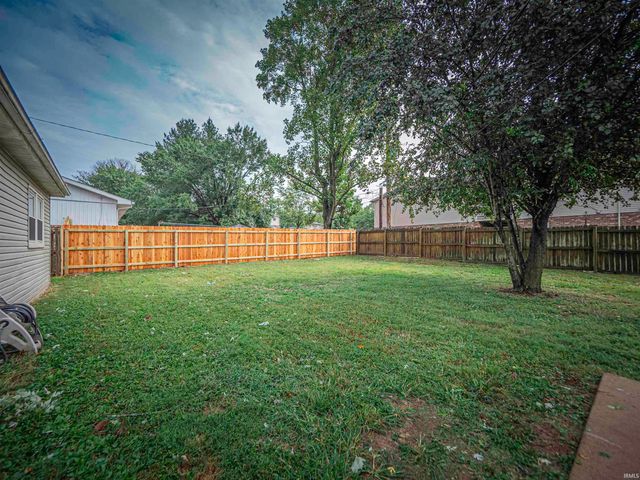 922 Forest Glen Drive, Evansville, IN 47712