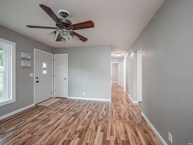 922 Forest Glen Drive, Evansville, IN 47712