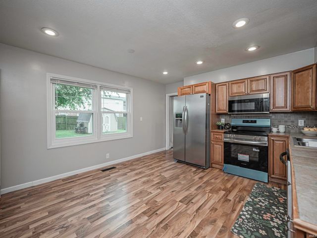 922 Forest Glen Drive, Evansville, IN 47712