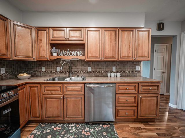922 Forest Glen Drive, Evansville, IN 47712