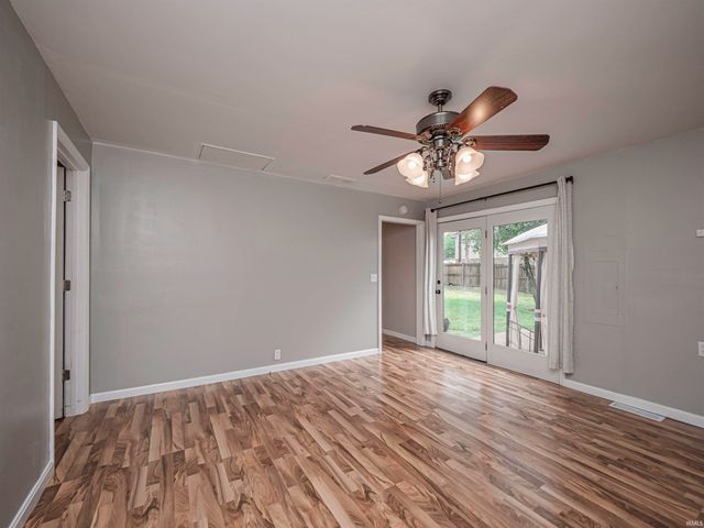 922 Forest Glen Drive, Evansville, IN 47712