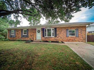 922 Forest Glen Drive, Evansville, IN 47712