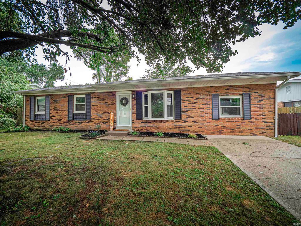 922 Forest Glen Drive, Evansville, IN 47712