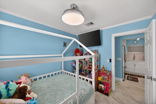 1020 Avon Road, West Palm Beach, FL 33401