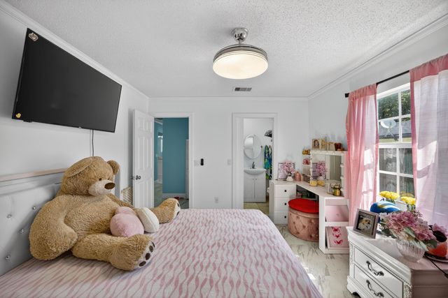 1020 Avon Road, West Palm Beach, FL 33401