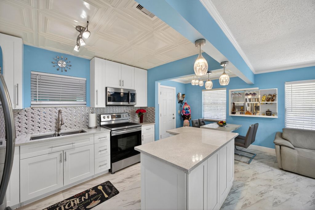 1020 Avon Road, West Palm Beach, FL 33401