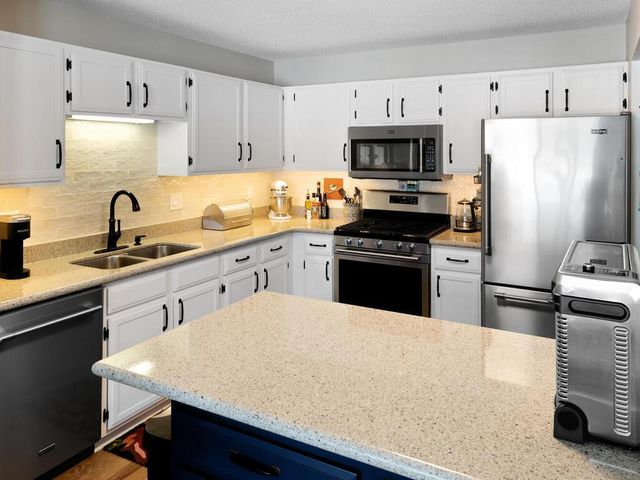 14432 Fairway Drive 172, Eden Prairie, MN 55344