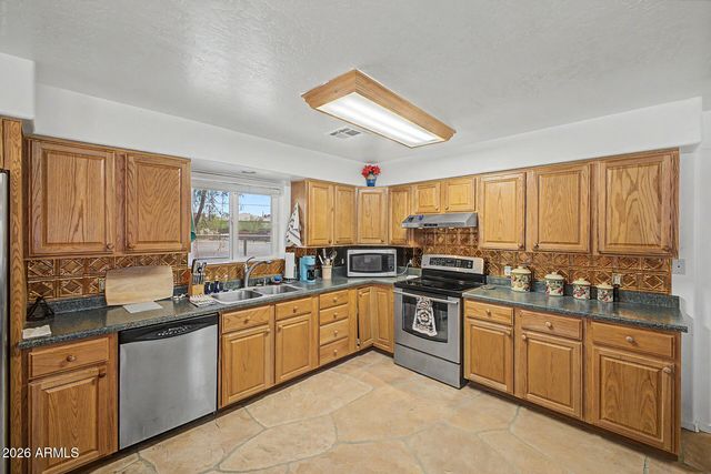 49631 N 27TH Avenue, New River, AZ 85087