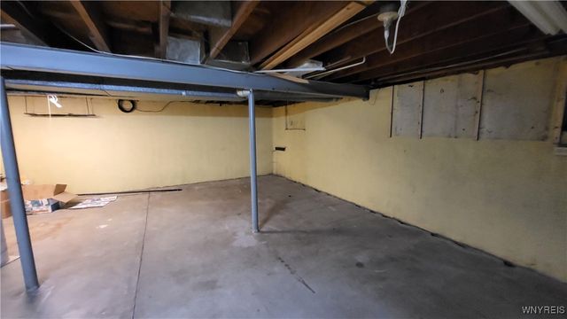 1185 Mineral Springs Road, West Seneca, NY 14224