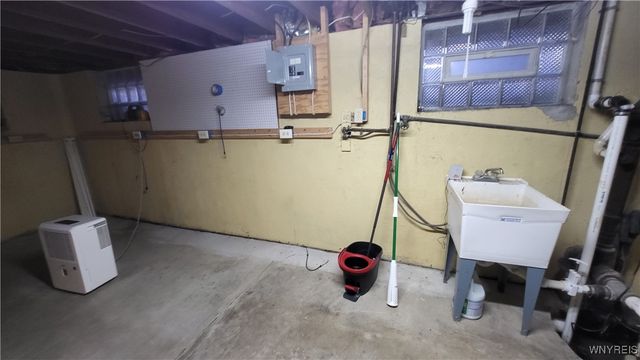 1185 Mineral Springs Road, West Seneca, NY 14224