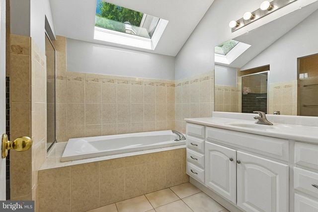 112 KINGSLAND CIR, South Brunswick, NJ 08852